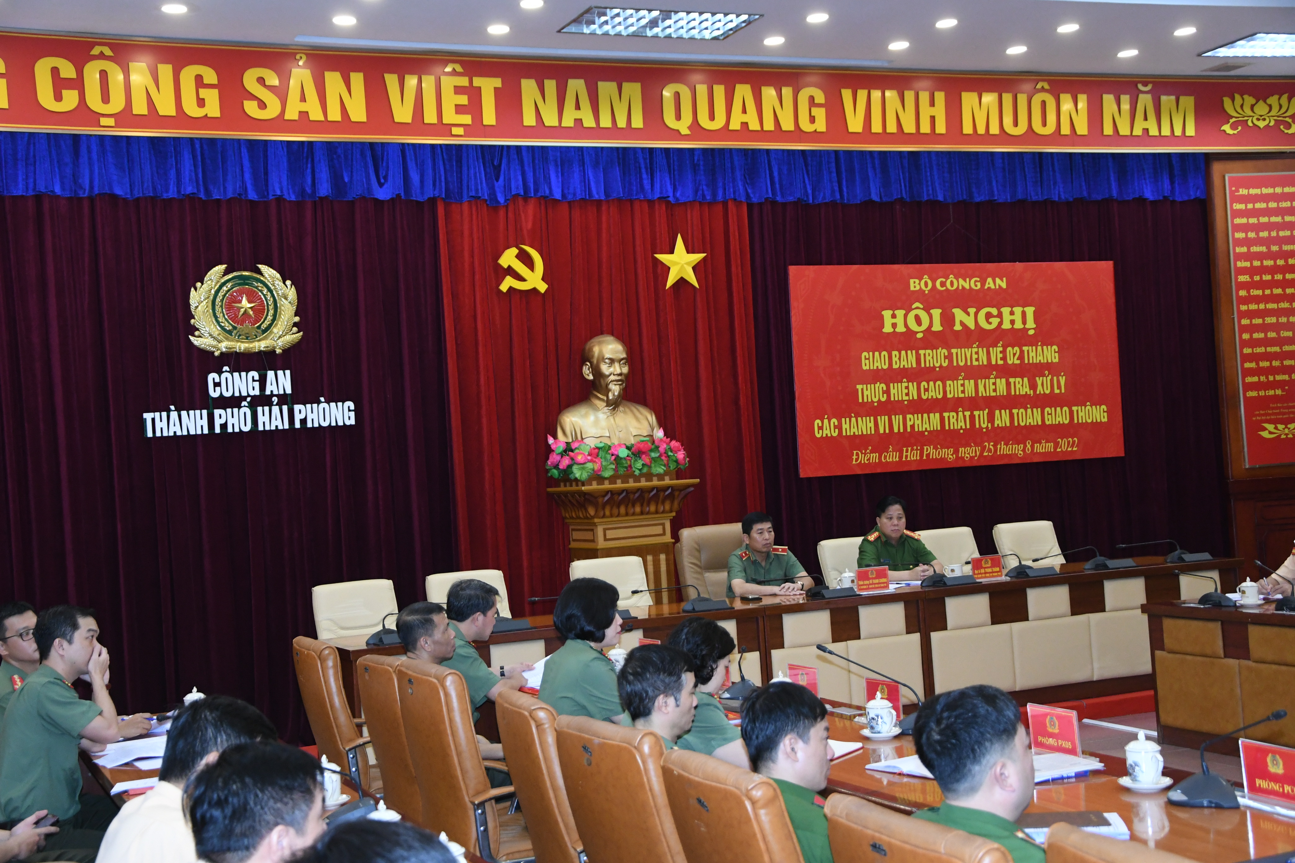 Tiếp tục xử lý nghiêm các trường hợp vi phạm nồng độ cồn, xe cơi nới, quá khổ, quá tải khi tham gia giao thông